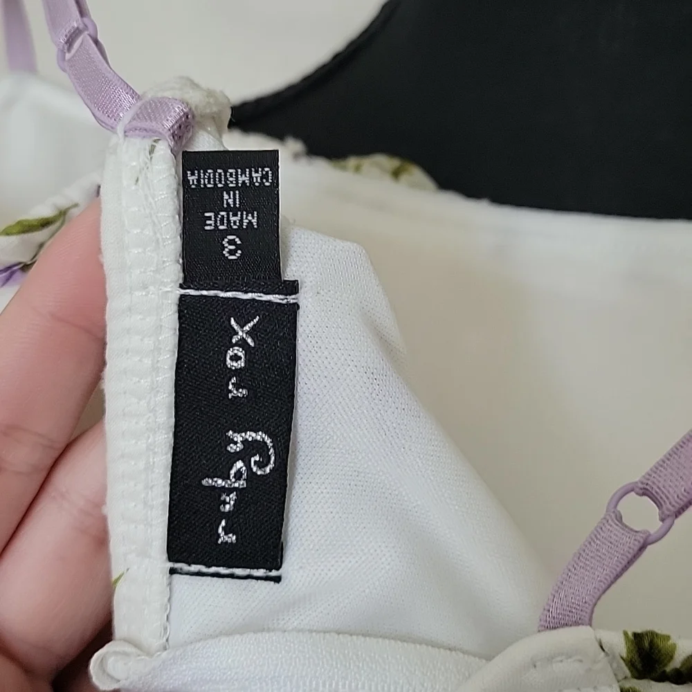 Dainty Floral Dress - Picture 6 of 7